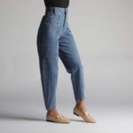 Women Cropped Jeans - Image 2