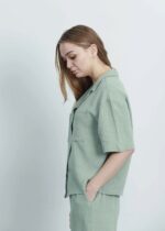 ⁦قميص نسائي سادة بأكمام قصيرة⁩ - الصورة ⁦3⁩