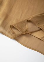 ⁦بلوزة نسائي بنسيج لامع⁩ - الصورة ⁦3⁩