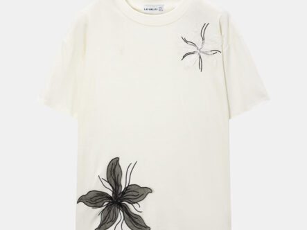 تيشيرت نسائي مزينة بالورود