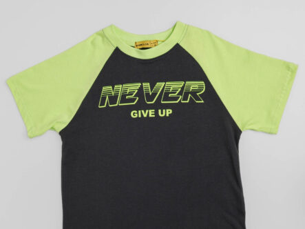 تيشيرت أطفال ولادي لونين بطباعة "Never Give Up"