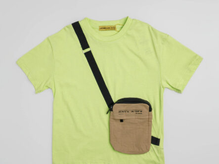 تيشيرت أطفال ولادي مزينة بحقيبة