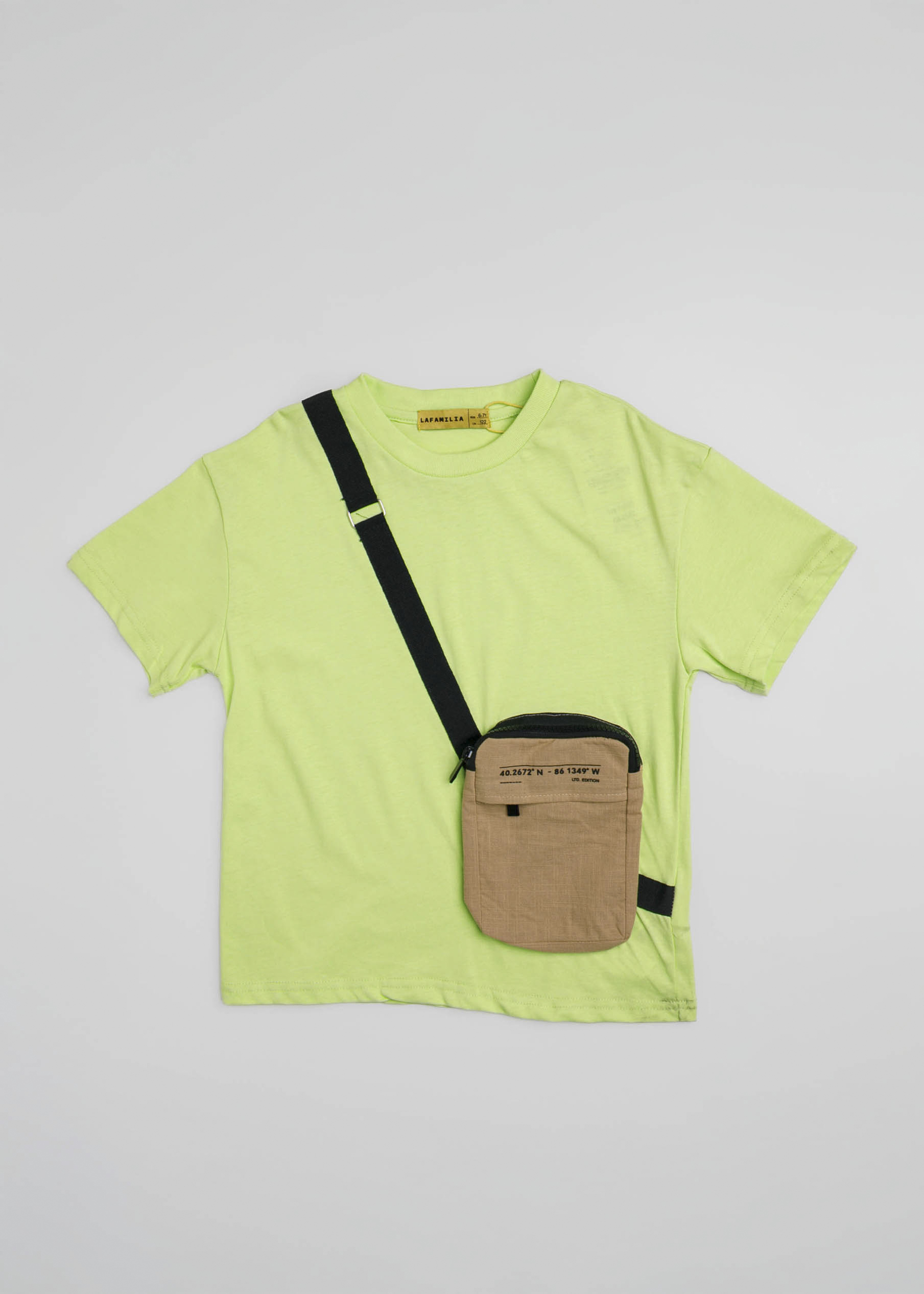 6125316001323-a تيشيرت أطفال ولادي مزينة بحقيبة - الصورة 1