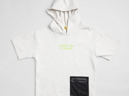 تيشيرت أطفال ولادي بطباعة "A Great Day is Coming"