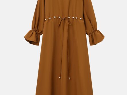 فستان نسائي طويل مزين باللؤلؤ