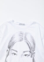 ⁦تيشيرت نسائي بطباعة رسمة بنت⁩ - الصورة ⁦2⁩