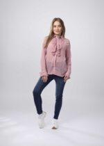 قميص نسائي مزين بكشكش