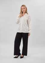 ⁦قميص نسائي بتطريز⁩ - الصورة ⁦2⁩