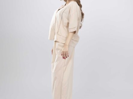 قميص نسائي مزين بتطريز