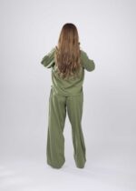 ⁦قميص نسائي مزين بربطة⁩ - الصورة ⁦2⁩