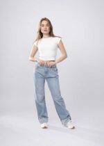 ⁦بنطلون جينز نسائي Straight-Fit⁩ - الصورة ⁦2⁩