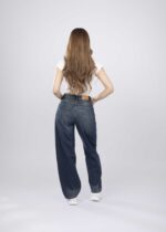 ⁦بنطلون جينز نسائي Straight-Fit⁩ - الصورة ⁦2⁩