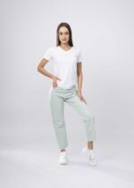 ⁦بنطلون جينز نسائي قصير Straight-Fit⁩ - الصورة ⁦2⁩