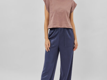 توب نسائي قصير سادة