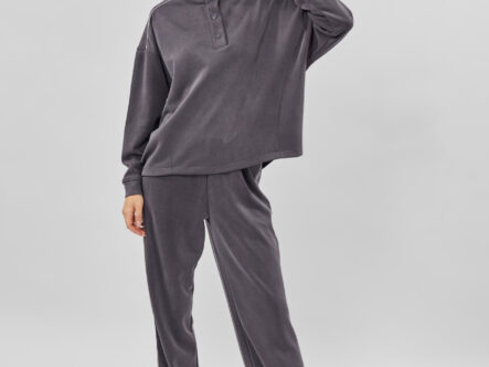 سويتشيرت نسائي سادة