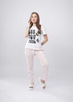 ⁦بيجامة نسائي قطعتين بطباعة "Bee You Tiful"⁩ - الصورة ⁦2⁩