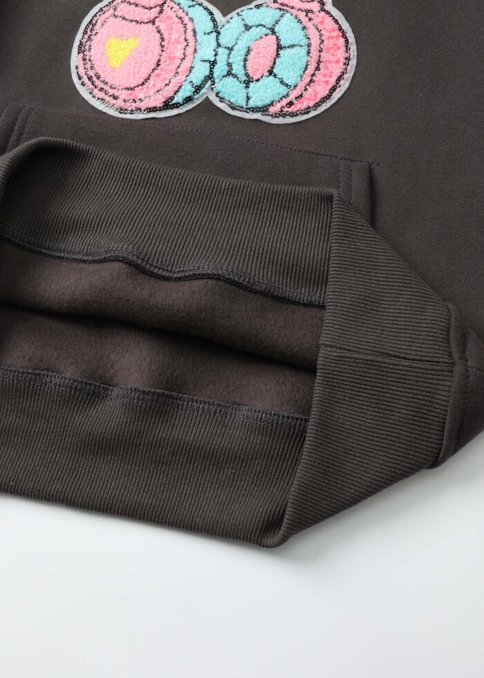 ⁦Kids Girl Beaded Embroidery Headphone Design Hoodie⁩ - الصورة ⁦5⁩