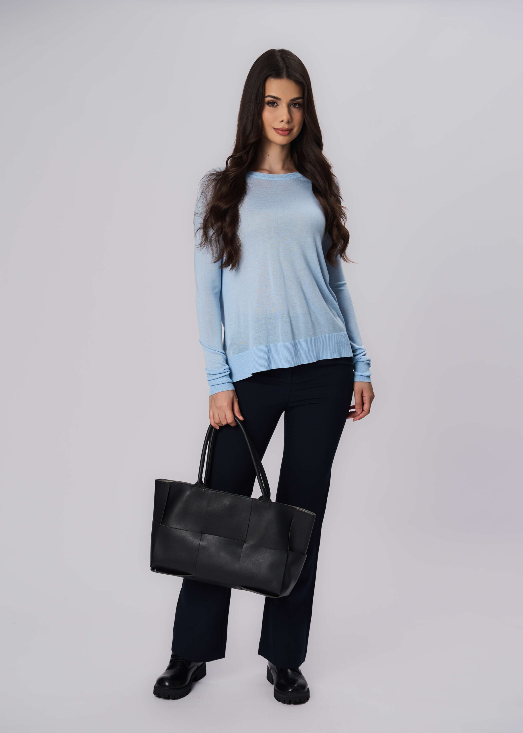 6225216021405-x بلوزة نسائي محبوكة سادة - الصورة 1