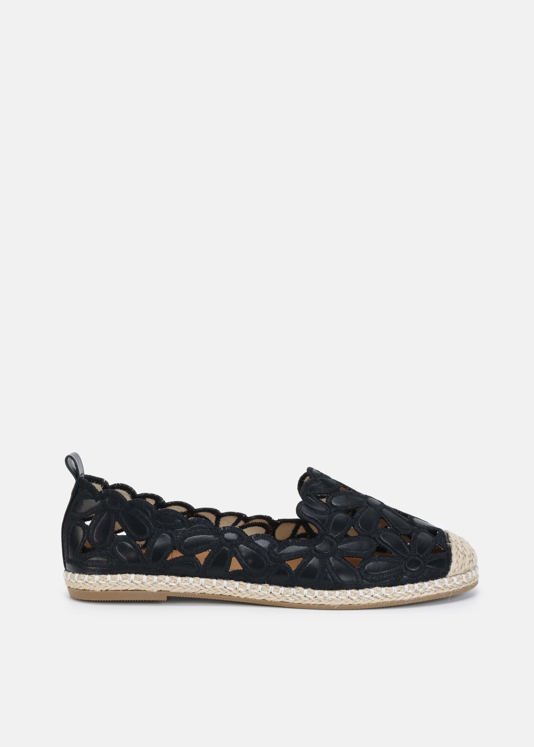 Women Floral Embroidered Ballerina